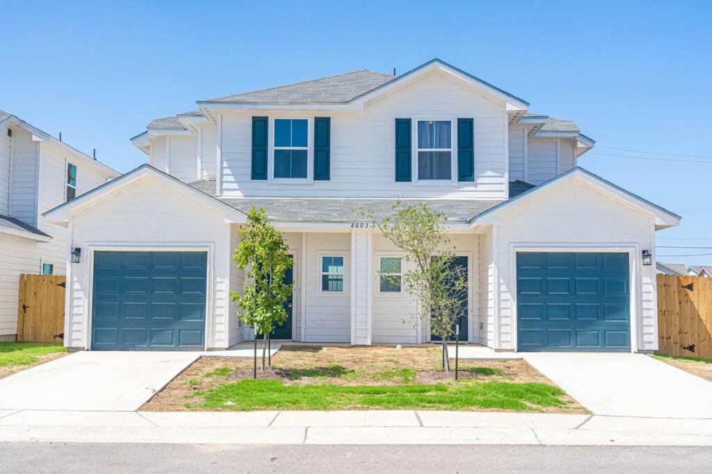 Gorgeous, Brand New 3 Bedrooms Home- Built 2024, Near Seaworld & Lackland Afb San Antonio