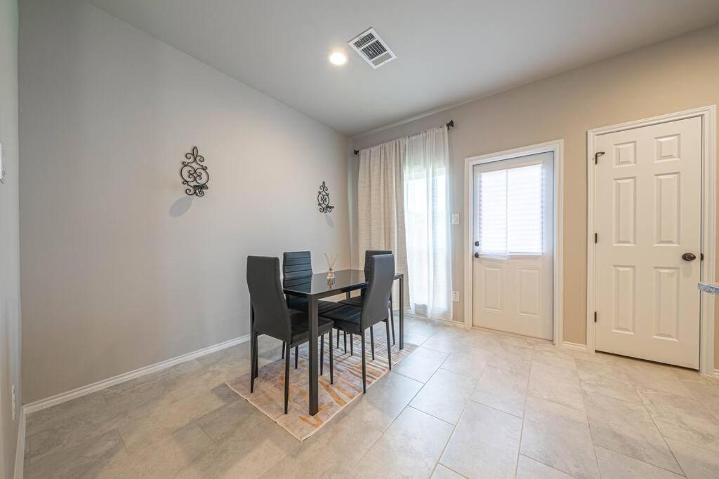 Gorgeous, Brand New 3 Bedrooms Home- Built 2024, Near Seaworld & Lackland Afb San Antonio
