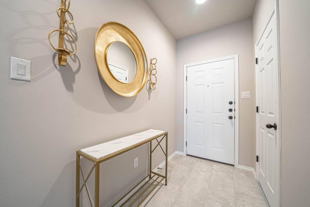 Gorgeous, Brand New 3 Bedrooms Home- Built 2024, Near Seaworld & Lackland Afb Holiday home San Antonio