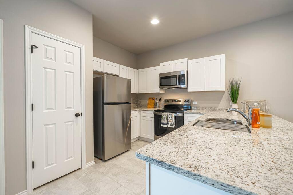 Gorgeous, Brand New 3 Bedrooms Home- Built 2024, Near Seaworld & Lackland Afb * San Antonio