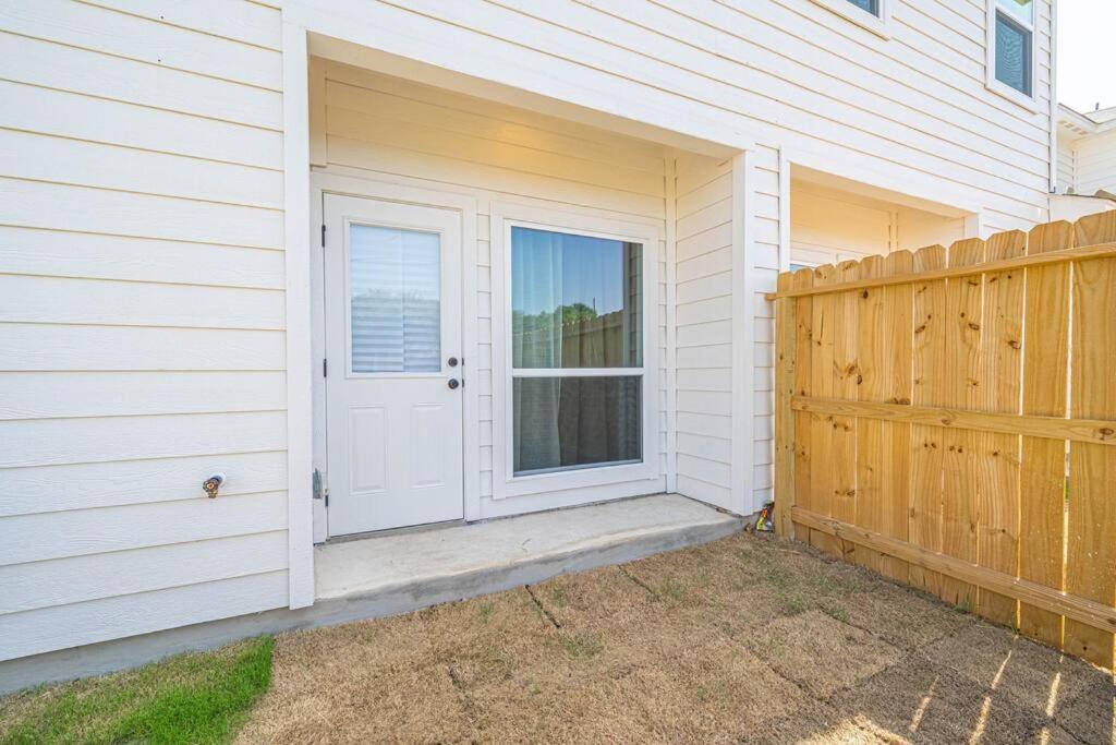 Gorgeous, Brand New 3 Bedrooms Home- Built 2024, Near Seaworld & Lackland Afb Holiday home San Antonio
