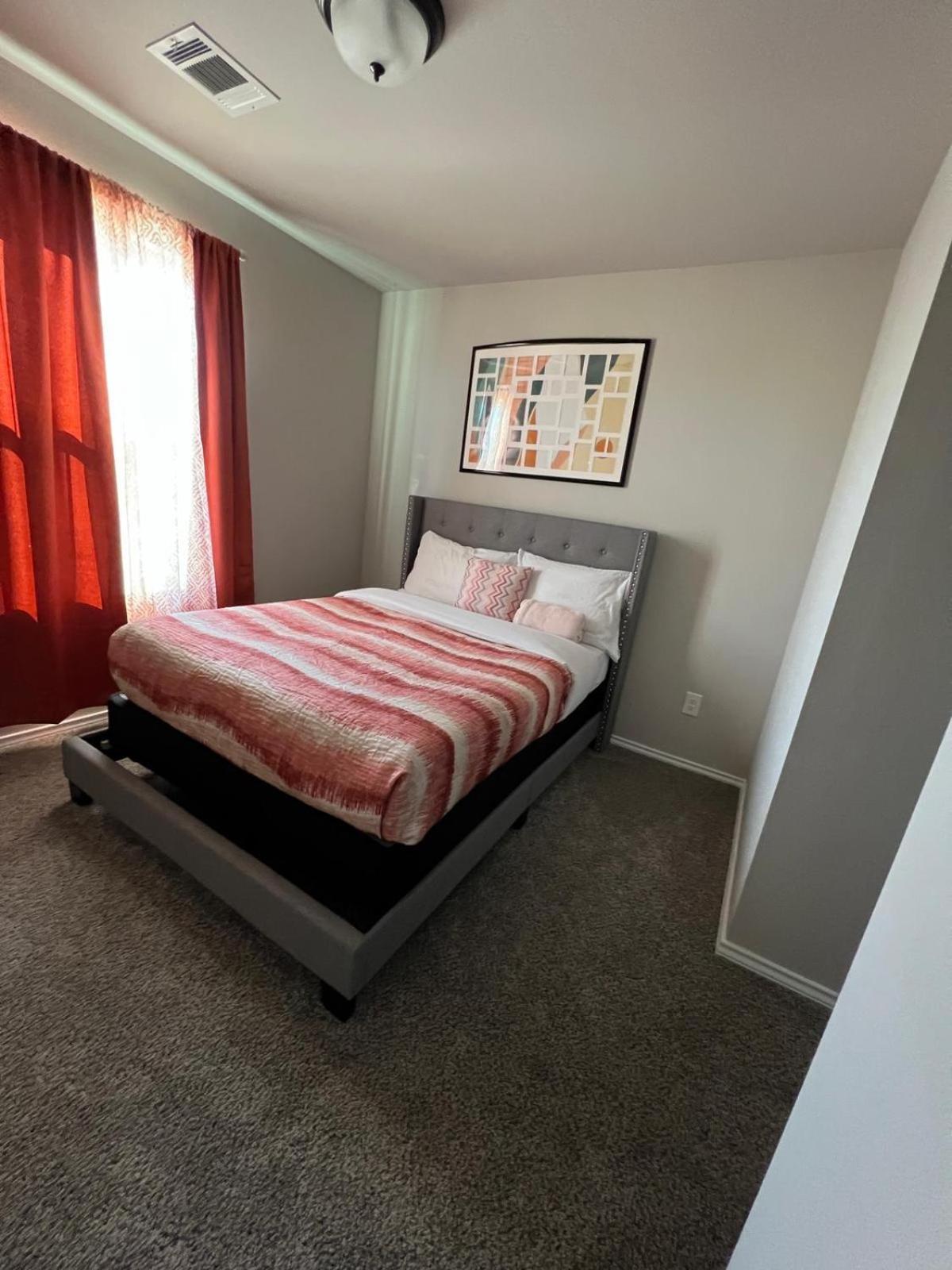 Holiday home Gorgeous, Brand New 3 Bedrooms Home- Built 2024, Near Seaworld & Lackland Afb San Antonio