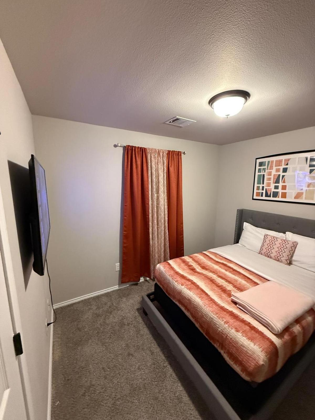 Gorgeous, Brand New 3 Bedrooms Home- Built 2024, Near Seaworld & Lackland Afb Holiday home San Antonio