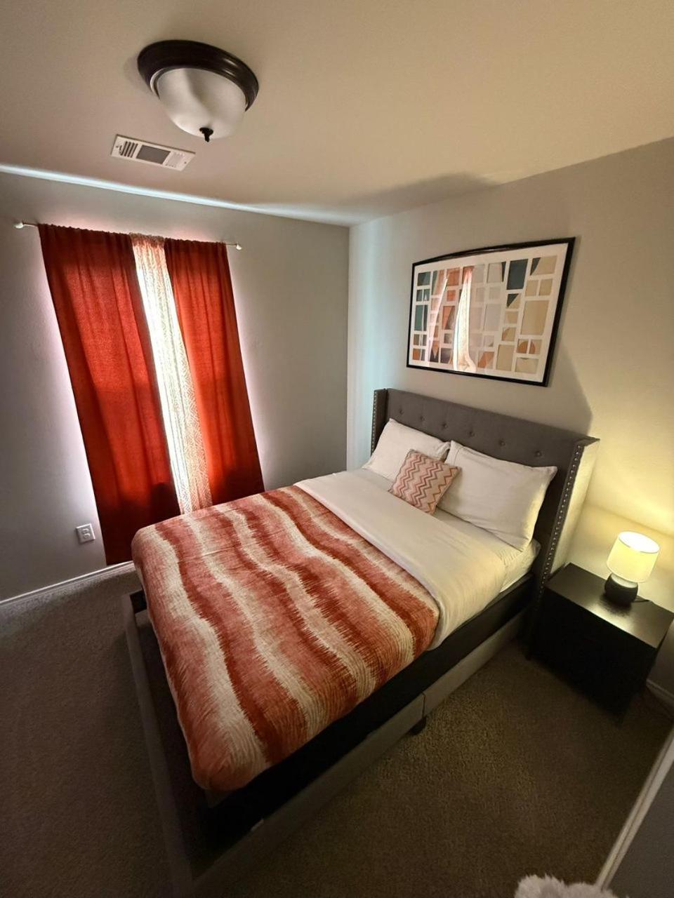 Holiday home Gorgeous, Brand New 3 Bedrooms Home- Built 2024, Near Seaworld & Lackland Afb San Antonio