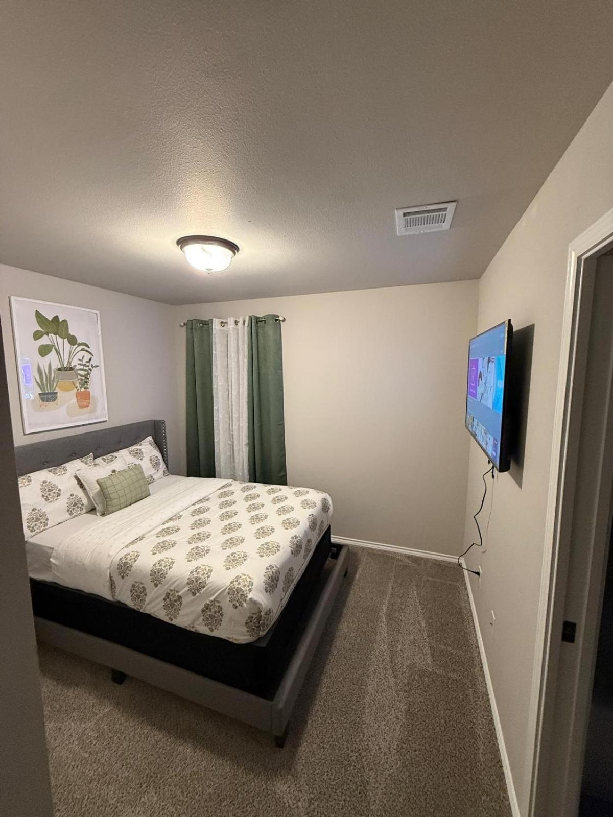 Gorgeous, Brand New 3 Bedrooms Home- Built 2024, Near Seaworld & Lackland Afb Holiday home *