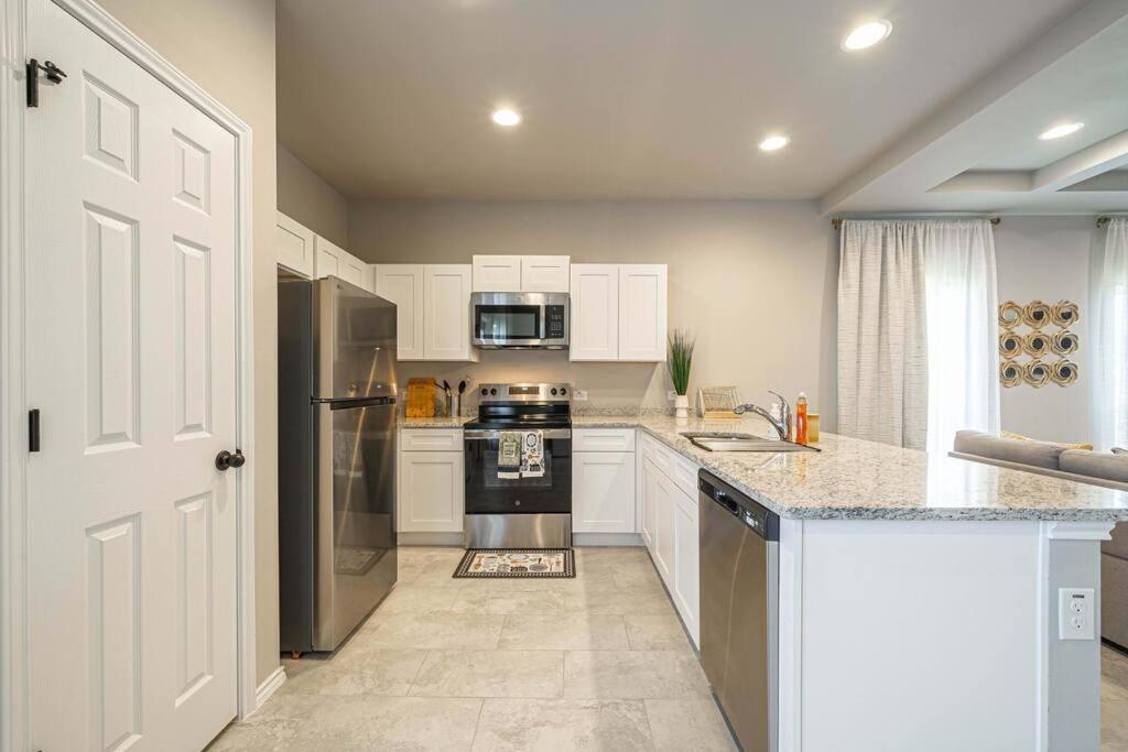Ferienhaus Gorgeous, Brand New 3 Bedrooms Home- Built 2024, Near Seaworld & Lackland Afb San Antonio