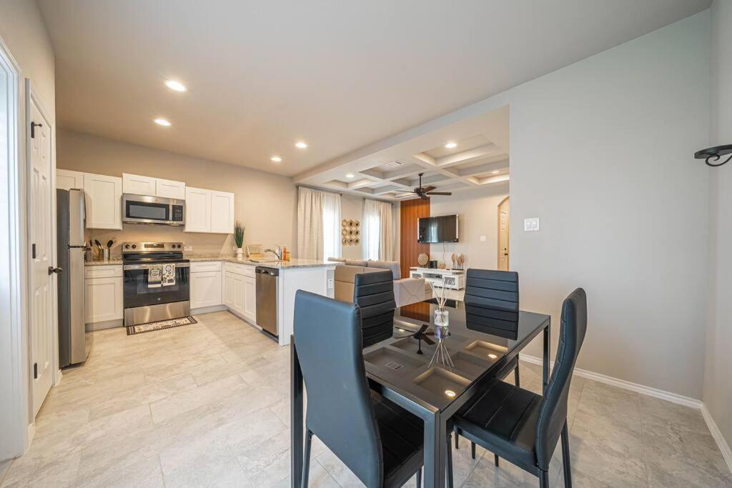 Ferienhaus Gorgeous, Brand New 3 Bedrooms Home- Built 2024, Near Seaworld & Lackland Afb *