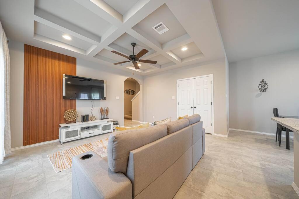 Gorgeous, Brand New 3 Bedrooms Home- Built 2024, Near Seaworld & Lackland Afb San Antonio
