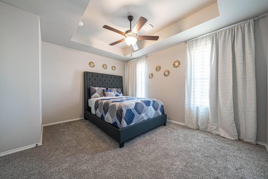 Ferienhaus Gorgeous, Brand New 3 Bedrooms Home- Built 2024, Near Seaworld & Lackland Afb *