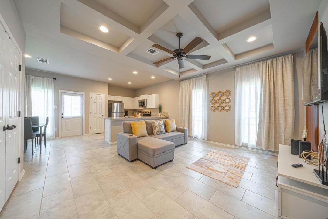 Gorgeous, Brand New 3 Bedrooms Home- Built 2024, Near Seaworld & Lackland Afb Ferienhaus